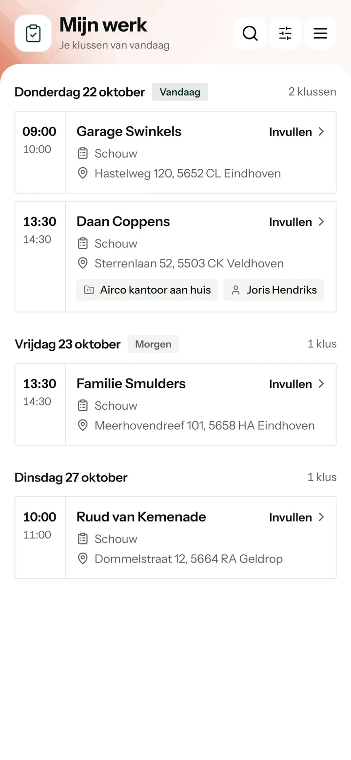 Mijn werk en een klus in Stavor op de telefoon van de monteur, met het adres en de opdracht